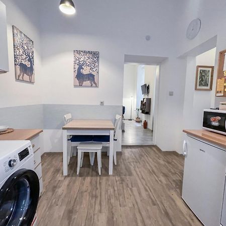 Free Parking, Downtown Apartment Near New York Cafe Budapest Luaran gambar