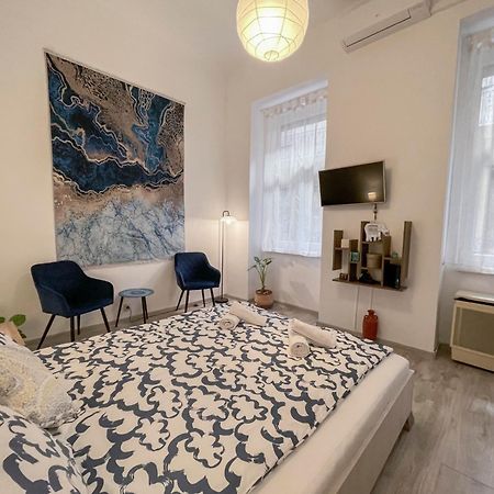 Free Parking, Downtown Apartment Near New York Cafe Budapest Luaran gambar