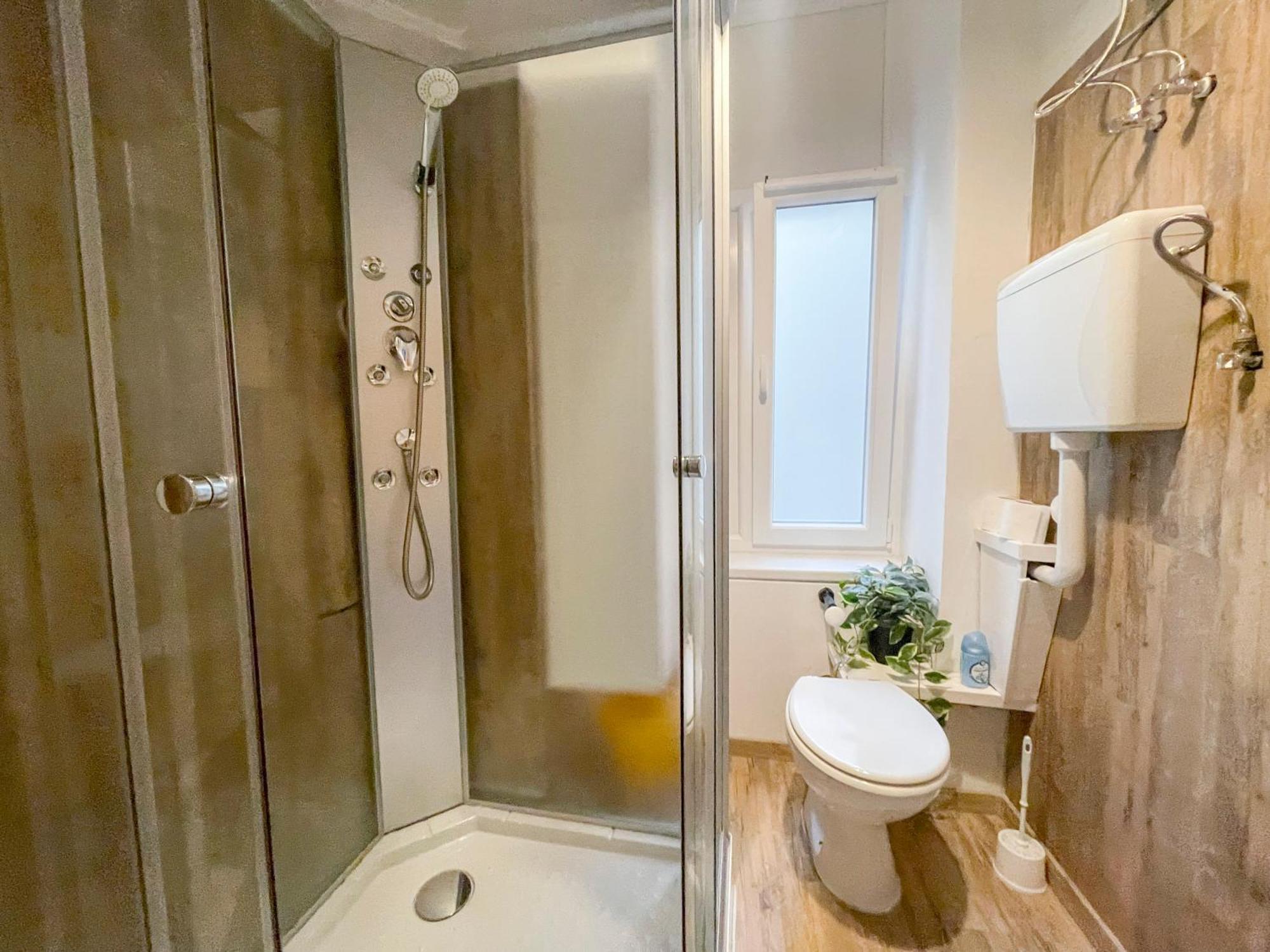 Free Parking, Downtown Apartment Near New York Cafe Budapest Luaran gambar